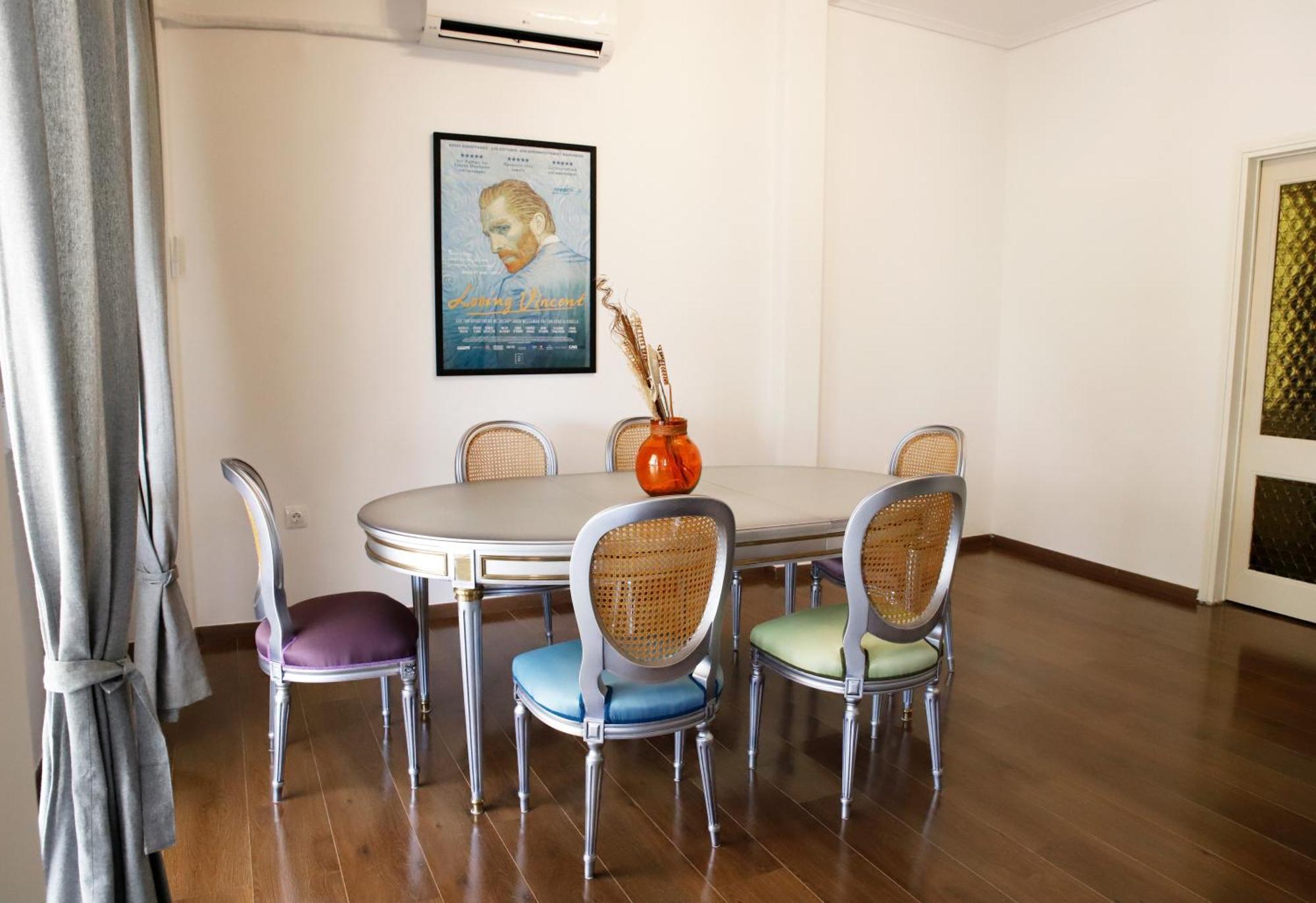 Chic 4th Floor Apt, Large Balcony, Cinema View *