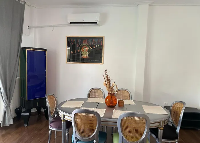 Chic 4Th Floor Apt, Large Balcony, Cinema View