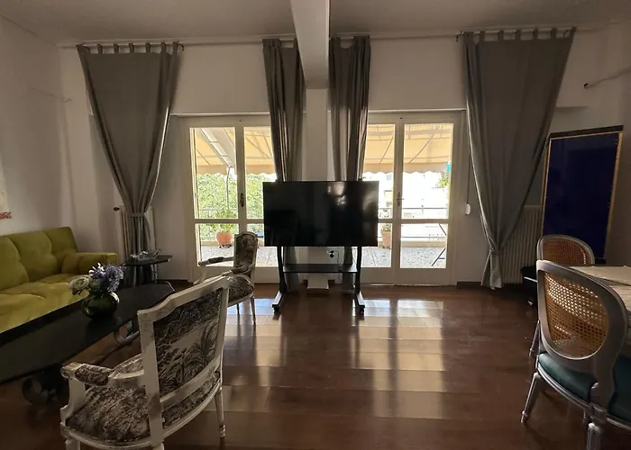 Chic 4Th Floor Apt, Large Balcony, Cinema View