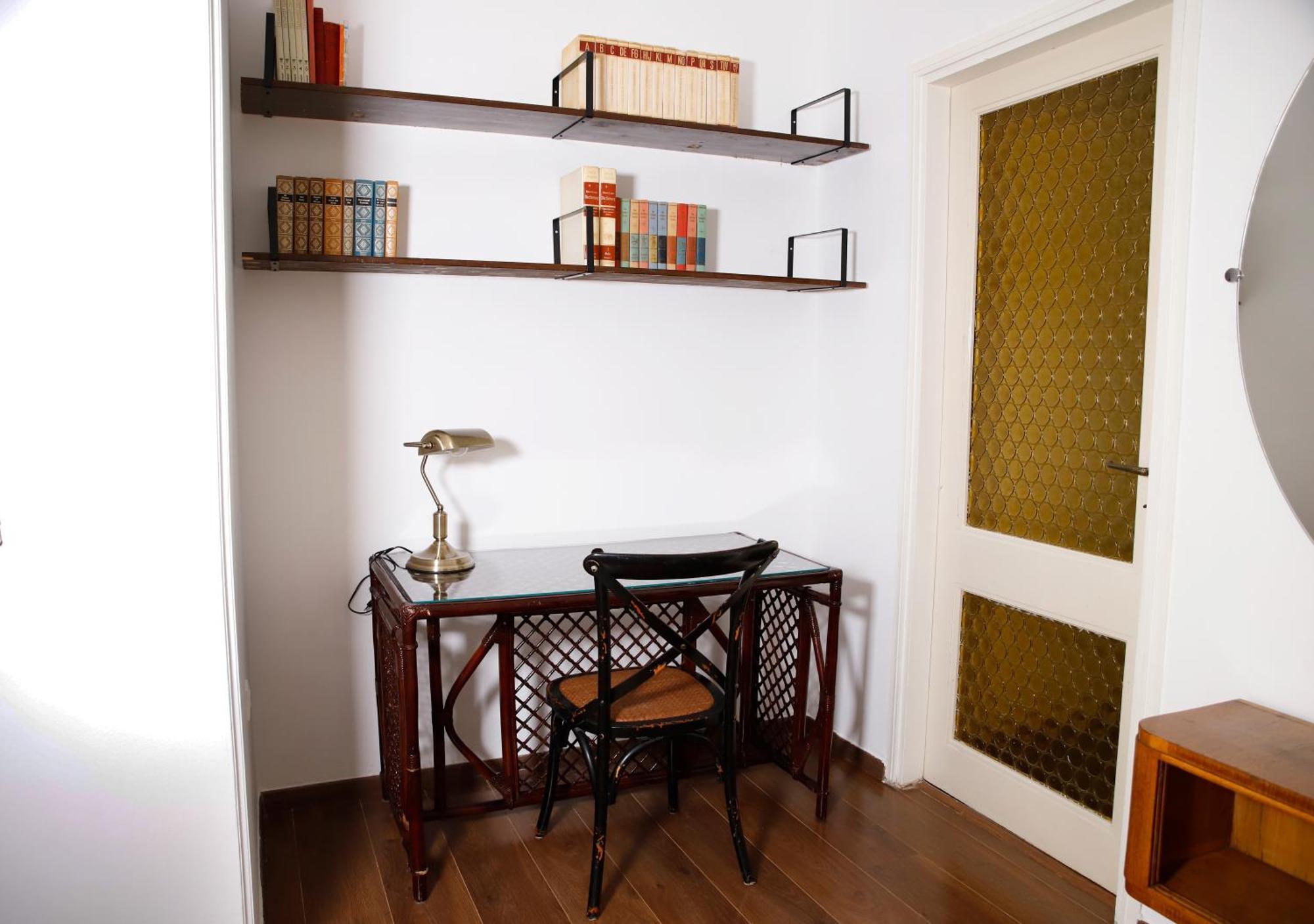 Chic 4th Floor Apt, Large Balcony, Cinema View Athènes