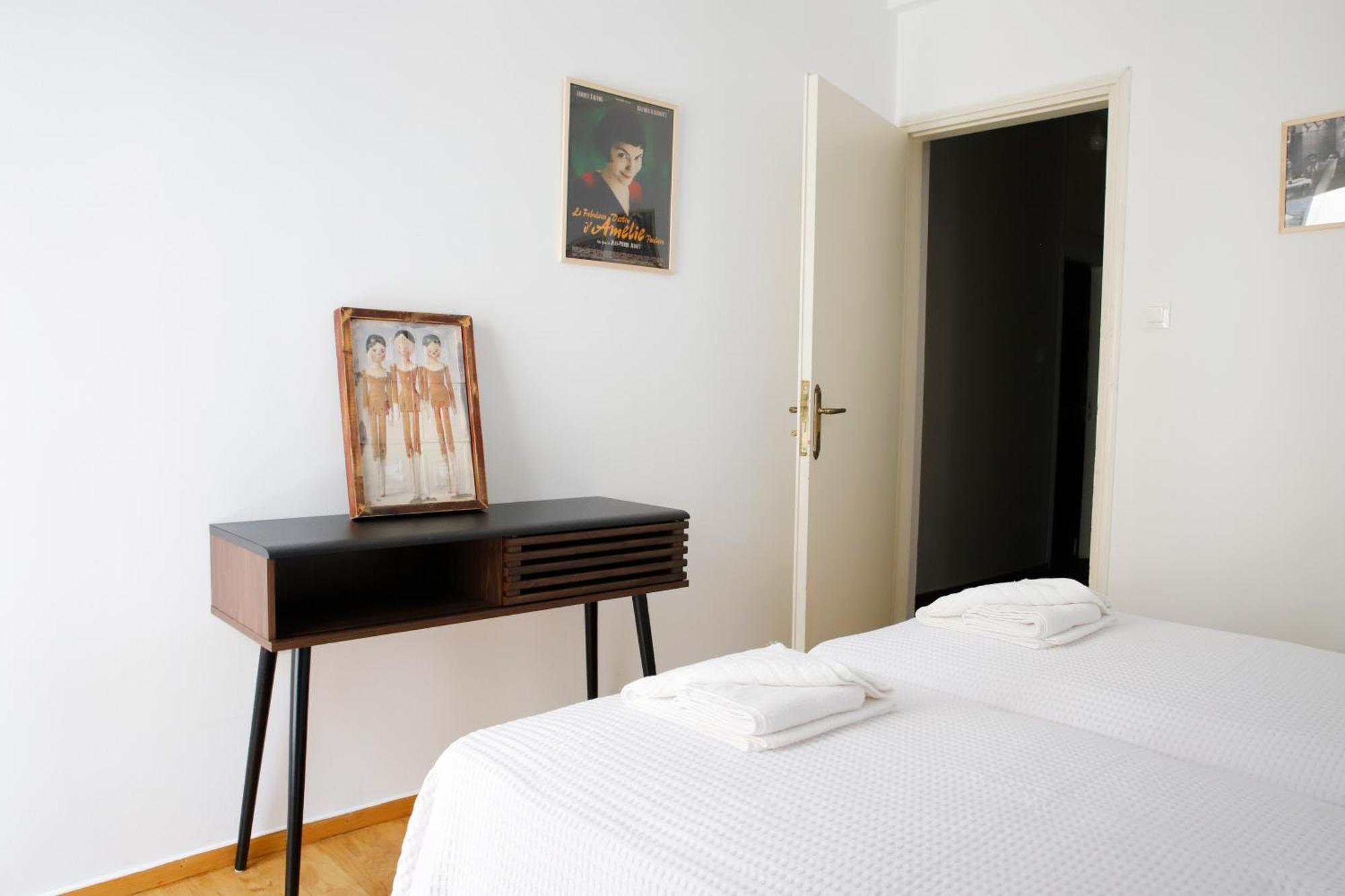 Chic 4th Floor Apt, Large Balcony, Cinema View *