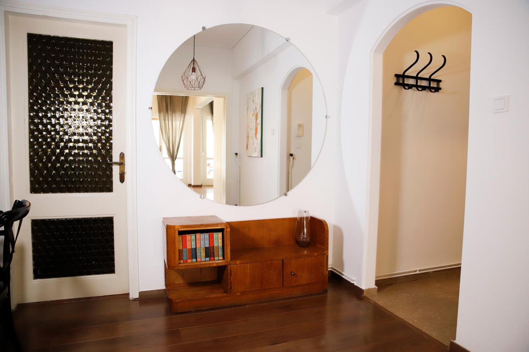 Chic 4th Floor Apt, Large Balcony, Cinema View Athènes