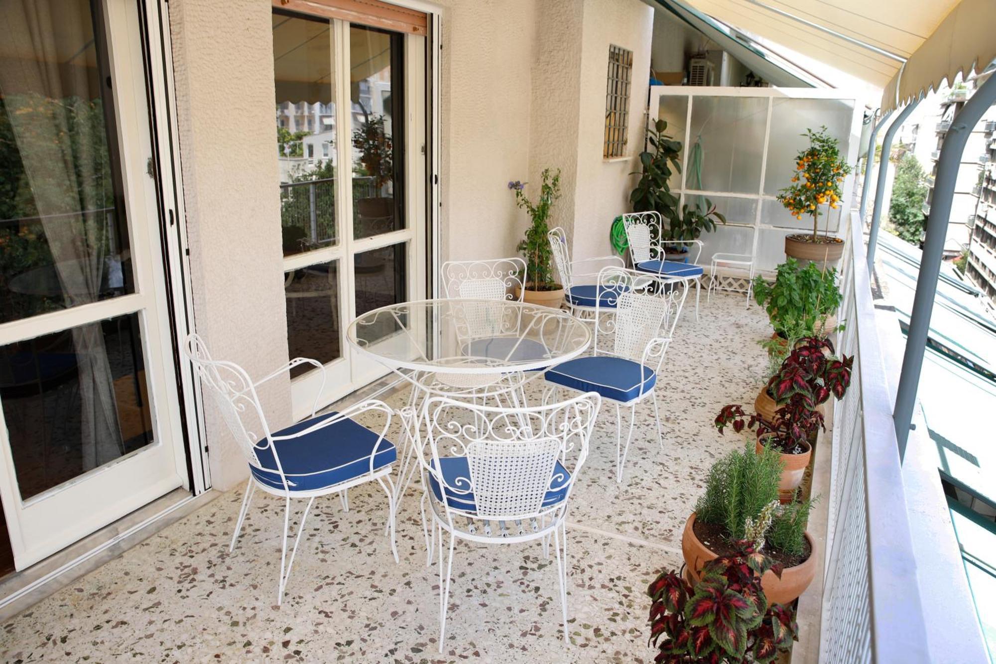 Chic 4th Floor Apt, Large Balcony, Cinema View Appartement