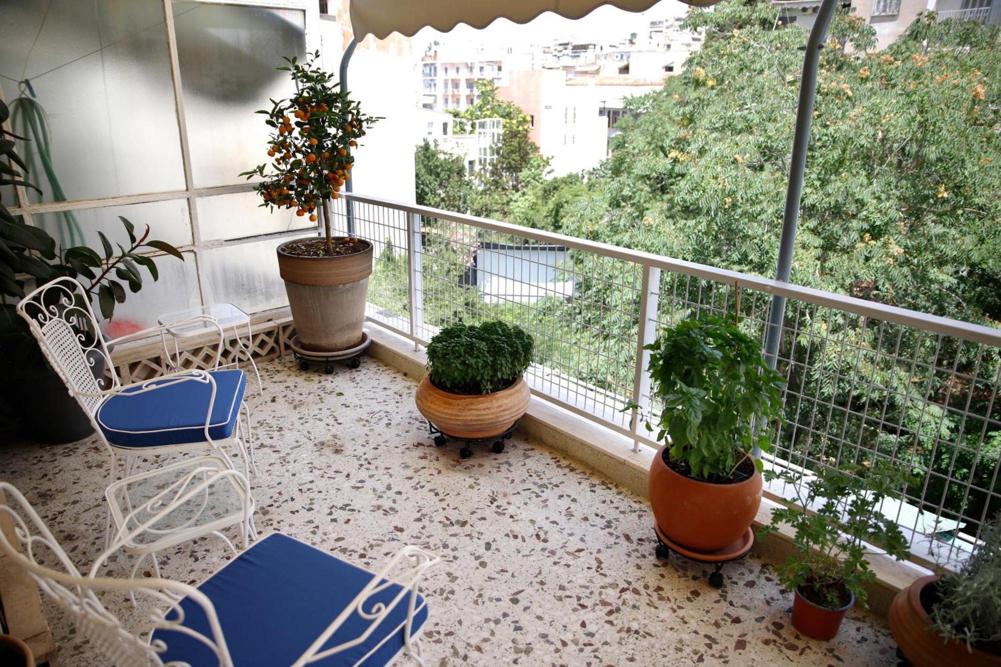 Chic 4th Floor Apt, Large Balcony, Cinema View *