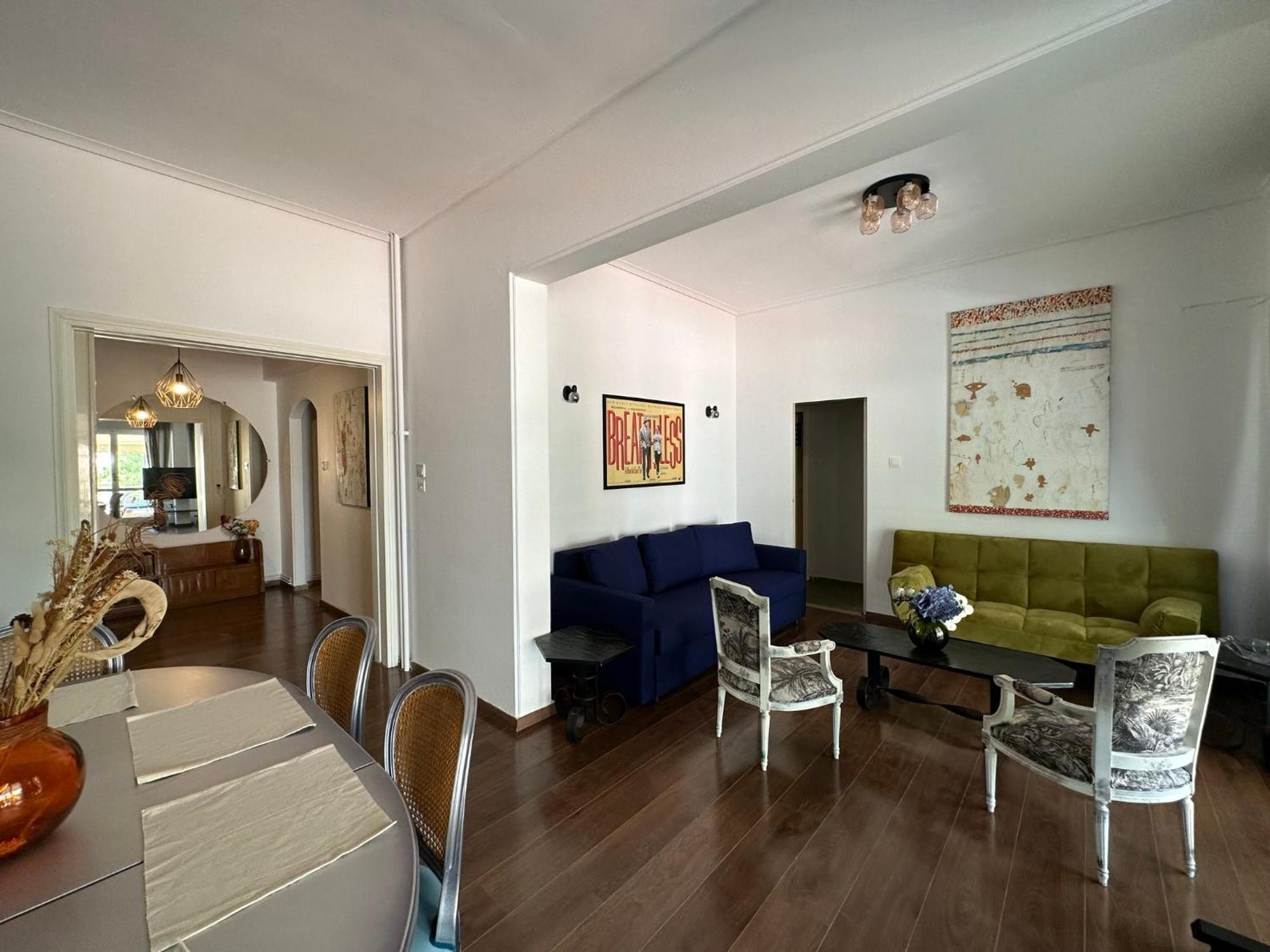 Chic 4th Floor Apt, Large Balcony, Cinema View * Athènes
