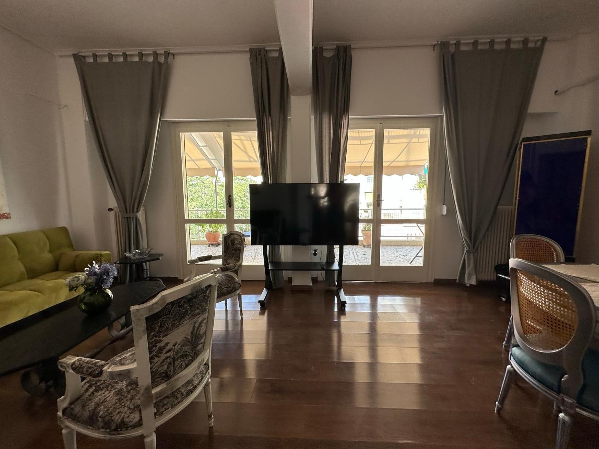 Appartement Chic 4th Floor Apt, Large Balcony, Cinema View